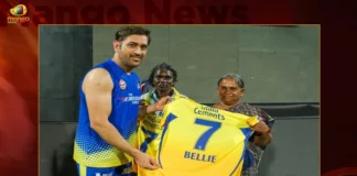 MS Dhoni Gifts CSK Jersey To Oscar-Winning The Elephant Whisperers Fame Bomman and Bellie,MS Dhoni Gifts CSK Jersey To Oscar-Winning,Oscar-Winning The Elephant Whisperers,Oscar-Winning The Elephant Whisperers Fame Bomman and Bellie,Mango News,Mango News Telugu,MS Dhoni Gifts CSK Jersey To Fame Bomman and Bellie,MS Dhoni gifts personalised CSK jerseys to team of Oscar-winner,MS Dhoni gifts CSK number 7 jersey to Elephant Whisperers,The Elephant Whisperers,Bomman and Bellie,MS Dhoni Latest News And Updates