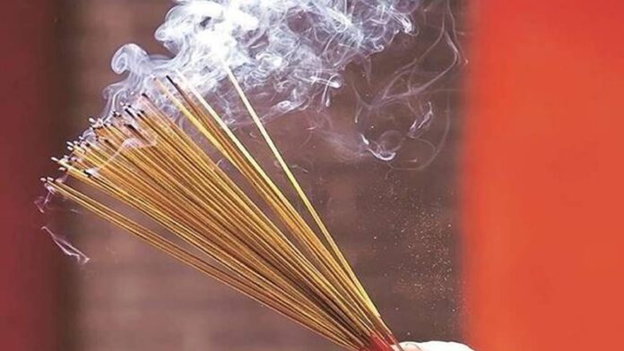 Disadvantages Of Incense, Incense Disadvantages, Incense Smoke, Smoke From Agarbatti Harmful, Agarbatti, Effects of Agarbattis, Best Health Tips, Health Tips, Incense Making, Incense Smoke Effects on Human Health, Incense Sticks, Health News, Health Tips, Healthy Food, Healthy Diet, Fitness, Mango News, Mango News Telugu