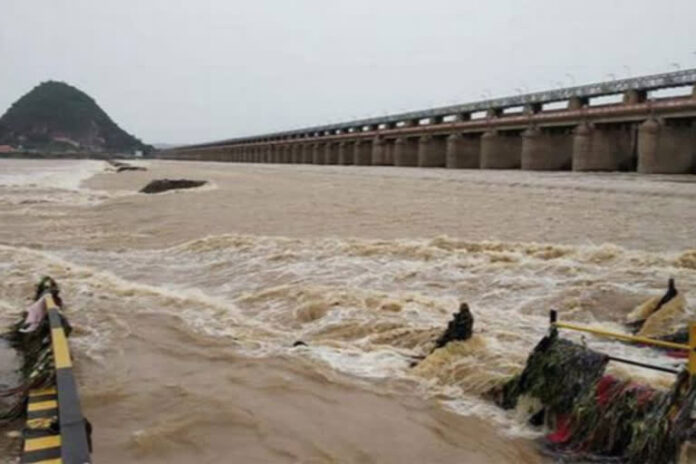 Flood Waters At Record Levels, AP Floods, Danger Warning For Prakasam Barrage, Flood Waters, Prakasam Barrage, Submerged Low Lying Areas, AP Rains, Rains, Rains Alert, Rains In Vijayawada, Vijayawada, Rain Alert, Officials Have Been Alerted, Heavy Rain Are Falling Across AP, Heavy Rain In AP, Weather Report, Red Alert, AP, Heavy Rain, Andhra Pradesh, AP Rain, AP Live Updates, Political News, Mango News, Mango News Telugu