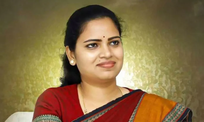 Rajini Is Going To Shock Jagan, Shock To Jagan, Jagan, Janasena, Pawan Kalyan, Vidala Rajani, YCP, Vidadala Rajini Big Shock, Big Shock To YCP, CM Chandrababu, Andhra Pradesh, AP Live Updates, Live Updates, Breaking News, Headlines, Live News, Mango News, Mango News Telugu