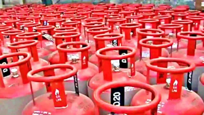 Free Gas Cylinders From Diwali, Free Gas Cylinders, Free Gas Scheme, Free Cooking Gas Cylinders, CM Chandrababu, Jana Sena, Minister Nadendla Manohar, TDP, Who This Scheme Applies To, AP Free Gas Scheme Started From Diwali, CM Chandrababu, Andhra Pradesh, AP Live Updates, Live Updates, Breaking News, Headlines, Live News, Mango News, Mango News Telugu