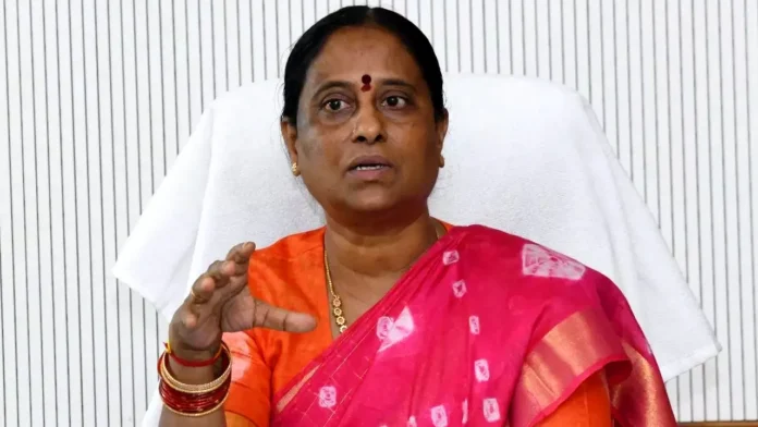 Konda Surekha Made Hot Comments On KCR, Hot Comments On KCR, Konda Surekha Made Hot Comments, Konda Surekha Comments On KCR, Controversy Over Minister Konda Surekhas Comments, Konda Surekha, Konda Surekha Apologises For Naga, Minister Konda Surekha Comments, Naga Chaitanya, Nagarjuna, Samantha, Konda Surekha Issues Clarification, Slip Of Tongue, Minister Konda Surekha, The Tweet Was Not Intended To Hurt Samantha, Hyderabad Live Updates, Latest Hyderabad News, Telangana, TS Politics, TS Live Updates, Political News, Mango News, Mango News Telugu