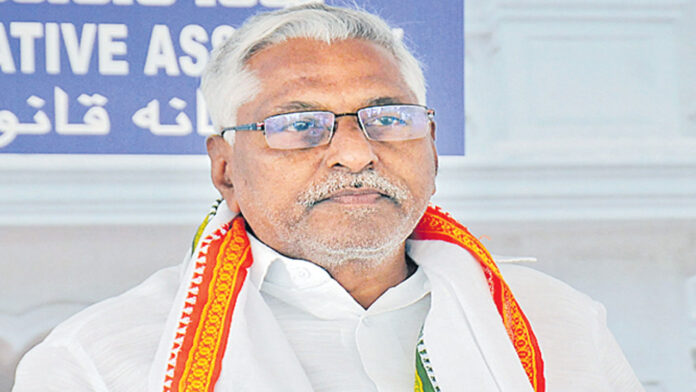 Priority Is Given To Those Who Have Changed Parties MLC Jeevan Reddy, Priority To Who Have Changed Parties, Parties Changed, Congress, Jagtial MLA Dr Sanjay Kumar, Jeevan Reddy, Revanth Reddy, Telangana, Hyderabad Live Updates, Latest Hyderabad News, Telangana, TS Politics, TS Live Updates, Political News, Mango News, Mango News Telugu