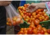 The Price Of A Kilogram Of Century Hit Tomato, Century Hit Tomato, Price Of A Kilogram Tomato, Huge Increase In Tomato Price, Increased Tomato Price, Onion Price, Price Of Onion, Tomato Prices Hit A Century, Tomato Hits Rs 100 Per Kg, Tomato Price Touches Hundered, Tomato Price Increased, Vegitable Price Increased, Vegitables, Health Tips, Healthy Food, Healthy Diet, Fitness, Mango News, Mango News Telugu