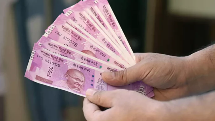 Rs 2 Thousand Notes Worth Rs 6970 Crores Are Outside