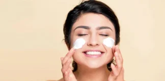 Is Your Skin Cracking In Winter Causes Solutions Tips, Skin Cracking In Winter, Skin Cracking Solutions, Skin Cracking Tips, Winter Skin Cracking, Best Skin Care Tips, Skin Care, Diet Plan for Glowing Skin, Juice for Healthy Skin, Clear Skin, Juices for Glowing Skin, Anti Acne Diet, Health, Health News, Health Tips, Healthy Food, Healthy Diet, Fitness, Mango News, Mango News Telugu