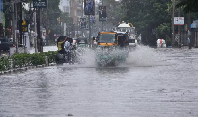 Meteorological Department Warns AP, Alert For Farmers And Fishermen, Rain, Rainfall, AP Weather Report, Meteorological Department, Rain Alert, IMD, IMD Alert, Officials Have Been Alerted, Heavy Rain Are Falling Across AP, Heavy Rain In AP, Weather Report, Red Alert, AP, Heavy Rain, Andhra Pradesh, AP Rains, AP Live Updates, Political News, Mango News, Mango News Telugu