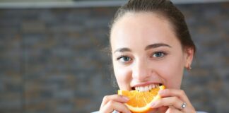 Can You Eat Oranges In Winter What Do Doctors Say, Can You Eat Oranges In Winter, What Do Doctors Say, Eat Oranges In Winter, Doctors, Eat Oranges, Oranges During Winter, Having Oranges In Winter, Health Benefits of Eating Oranges, Myths Around Oranges, Eat An Orange Every Day, Oranges Health Benefits, Health, Health Tips, Healthy Food, Healthy Diet, Fitness, Mango News, Mango News Telugu