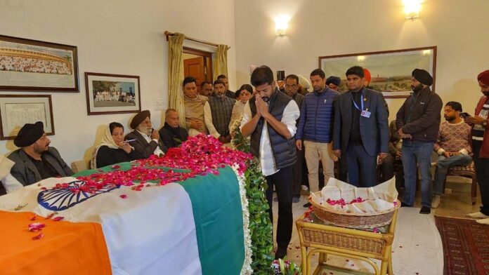 Manmohan Singh From Calm Leadership To Economic Reforms A Nation Mourns A Visionary, Manmohan Singh From Calm Leadership To Economic Reforms, Calm Leadership, Economic Reforms, A Nation Mourns A Visionary, Economic Reforms India, Former Indian PM, Indian Politics News Visionary Leader, Manmohan Singh Tribute, Former Prime Minister Of India, India Economic Reforms 1991, India’s Economic Growth And It Revolution, Manmohan Singh Legacy, Irreparable Loss, India, National News, BJP, PM Modi, Live Updates, Breaking News, Live News, Mango News, Mango News Telugu