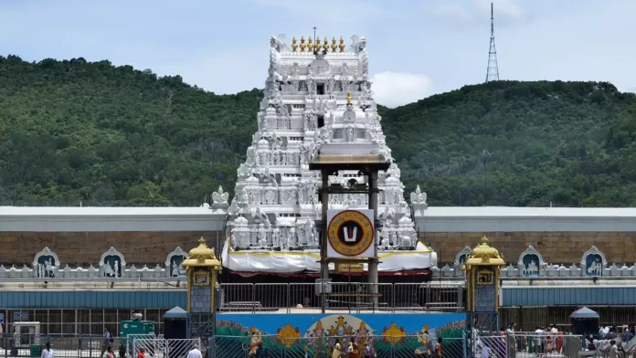 Rush Peaks In Tirumala TTDs New Move To Ensure Devotee Friendly Services, Rush Peaks In Tirumala, TTDs New Move To Ensure Devotee Friendly Services, TTDs New Move, Devotee Friendly Services, Devotee Services, Tirumala Rush, Tirumala Updates, TTD Name Badges, TTD New Rules, Tirumala, Tirumala Tirupati, Venkateswara Swamy, Tirupati, Latest Tirupati News, Andhra Pradesh, AP Live Updates, Live Updates, Breaking News, Headlines, Live News, Mango News, Mango News Telugu