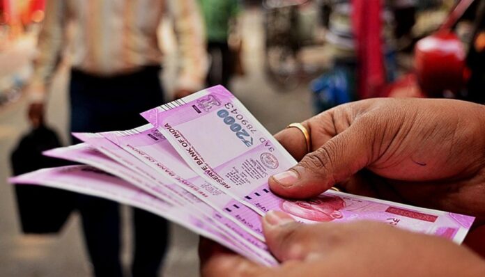 Where Is That Rs 6700 Crore,2 Thousand Rupee Notes,RBI,RBI Announcement,Where Is That Rs 6700 Crore,Reserve Bank Of India Says Rs 6700 Crore In Rs 2000 Notes Still Not Returned,Mango News,Mango News Telugu,Reserve Bank Of India,RBI Says Rs 6700 Crore In Rs 2000 Notes Still Not Returned,Rs 6700 Crore In Rs 2000 Notes Still Not Returned,Rs 6700 Crore In Rs 2000 Notes,2000 Notes,2000 Notes In India,India,India Rupee,India Currency,RBI Latest News,RBI News,2000 Currency Notes,2000 Currency Notes News