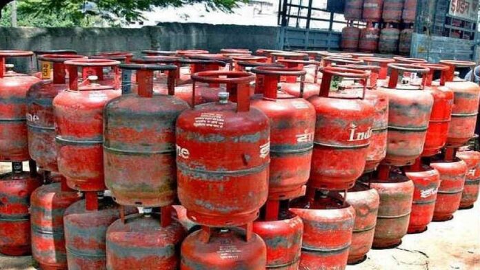 Gas Cylinder Prices Slashed, Gas Cylinder Prices Decreased, LPG Gas Cylinder Price Droppeed, Cylinder Price, Gas Cylinder Prices, LPG Price Cut, Gas Rates Reduced, LPG Gas Pric, LPG Gas, Gas, Cooking Gas Decreased, Cooking Gas News, Modi, India, BJP, Congress, Live Updates, Breaking News, Headlines, Live News, Mango News, Mango News Telugu