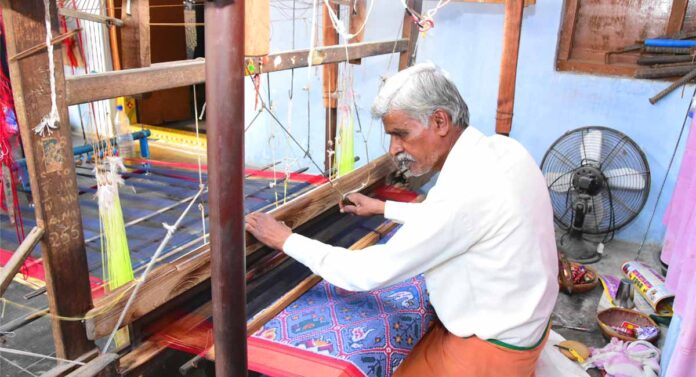 Telangana Handlooms Get A New Identity With Exclusive Handloom Mark,Brand Identity,Handloom Mark,Telangana Handlooms,Telangana Silk Sarees,Weavers Welfare,Mango News Telugu,Mango News,Handlooms,Telangana Handlooms,Telangana,Telangana News,Telangana Latest News,Abhaya Hastham Scheme,Telangana Abhaya Hastham Scheme,Telugu News,Cm Revanth Good News Handloom Workers Abhaya Hastam Scheme,Good News For Handloom Workers,Good News For Telangana Handloom Workers,Handloom Workers,Telangana Government,Handloom Telangana Abhayahasam,Telangana Govt Announces Guidelines For Of Handloom Abhaya Hastham Scheme,Telangana Handloom Abhaya Hastham Scheme,Handloom Marks,Telangana Govt Decided To Handloom Marks On To Handloom Products