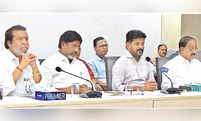 Good News For Telangana Farmers And Poor Families Investment Boost With Rythu Bharosa Aid For Landless Under Indiramma Atmiya Bharosa, Good News For Telangana Farmers, Investment Boost With Rythu Bharosa, Landless Under Indiramma Atmiya Bharosa, Indiramma Atmiya Bharosa, New Ration Cards, Rythu Bharosa Scheme, Telangana Cabinet Decisions, Telangana Farmers, Hyderabad Live Updates, Latest Hyderabad News, Telangana, TS Politics, TS Live Updates, Political News, Mango News, Mango News Telugu