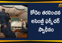 కోడెల తరలించిన అసెంబ్లీ ఫర్నీచర్ స్వాధీనం Andhra Assembly Furniture Recovered From Kodela, Andhra Assembly Furniture Recovered From Kodela Sivaprasad, Ap Political Live Updates 2019, Ap Political News, AP Political Updates, AP Political Updates 2019, Assembly Furniture Recovered From Kodela, Assembly Furniture Recovered From Kodela Sivaprasad, Kodela Sivaprasad, Mango News Telugu, Robbery In Kodela Sivaprasad House, TDP Leader Kodela Sivaprasad