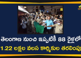 CS Somesh Kumar, CS Somesh Kumar Flagged off Train Carrying Migrant Workers, Migrant Workers, Migrant Workers at Nampally Station, Migrant Workers Travel, Nampally Station, Shramik Special trains migrant workers, Telangana CS Somesh Kumar, Telangana Migrant Workers