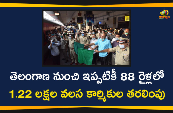 CS Somesh Kumar, CS Somesh Kumar Flagged off Train Carrying Migrant Workers, Migrant Workers, Migrant Workers at Nampally Station, Migrant Workers Travel, Nampally Station, Shramik Special trains migrant workers, Telangana CS Somesh Kumar, Telangana Migrant Workers
