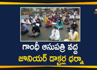 Doctors Continuing Strike at Gandhi Hospital, Gandhi Hospital, Gandhi Hospital Doctors Strike, Gandhi Hospital junior doctors strike, Hyderabad, Hyderabad doctors strike, Junior doctors at Gandhi Hospital, Junior Doctors Continuing Strike at Gandhi Hospital, Junior doctors stage protest at Gandhi hospital, Strike at Gandhi Hospital
