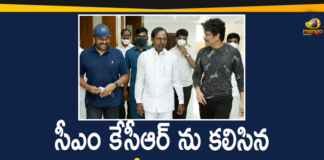 Chiranjeevi and Nagarjuna Handed over Cheques for CMRF, Chiranjeevi Nagarjuna meets CM KCR, CMRF, Megastar Chiranjeevi, Megastar Chiranjeevi and Nagarjuna Met CM KCR, Telangana CMRF, Telangana CMRF Donations, Tollywood actors meets with CM KCR