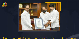 CM expresses happiness over Palamuru district, CM KCR, CM KCR Showers Praises on Palamuru, Guinness Book of World Record Memento, Guinness Book of World Record Memento from CM KCR, KCR congratulates Mahabubnagar for preparing record seed balls, KCR pats MP Santosh and Minister Srinivas Goud, Mango News, Minister Srinivas Goud, MP Santosh, MP Santosh Minister Srinivas Goud Received Guinness Book of World Record Memento, MP Santosh Minister Srinivas Goud Received Guinness Book of World Record Memento from CM KCR