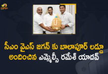 AP CM YS Jagan, Balapur Ganesh Laddu, Balapur Laddu, balapur laddu auction 2021, balapur laddu auction 2021 price, balapur laddu auction 2021 Winner, balapur laddu auction list, balapur laddu auction Winner, Mango News, MLC Ramesh Yadav, MLC Ramesh Yadav Hands over Balapur Laddu to AP CM YS Jagan, Ramesh Yadav Hands over Balapur Laddu to AP CM YS Jagan, YSRCP MLC Ramesh Yadav, YSRCP MLC Ramesh Yadav gifts Balapur Laddu to CM Jagan