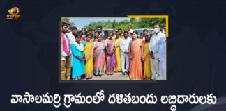 Dalit Bandhu, Dalit Bandhu Beneficiaries, Dalit Bandhu Beneficiaries at Vasalamarri Village, Dalit Bandhu scheme, Jagadish Reddy, Jagadish Reddy Distributes Units to Dalit Bandhu Beneficiaries, Mango News, Minister Jagadish Reddy, Minister Jagadish Reddy Distributes Units to Dalit Bandhu Beneficiaries, Minister Jagadish Reddy Distributes Units to Dalit Bandhu Beneficiaries at Vasalamarri Village, Vasalamarri Village