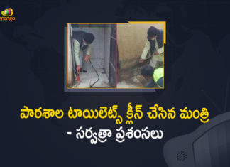 Energy Minister of MP, Girl Student Complains Of Dirty Toilet in Govt School, Madhya Pradesh, Madhya Pradesh Minister Cleans Toilet At Government School, Madhya Pradesh minister cleans toilet at government school in Gwalior, Madhya Pradesh Minister Pradhuman Singh Tomar, Madhya Pradesh Minister Pradhuman Singh Tomar Cleans Toilet At Government School, Mango News, Mango News Telugu, Minister Cleans Toilet, Minister of Madhya Pradesh cleans toilet, Minister Pradhuman Singh Tomar Cleans Toilet At Government School, MP Min Pradhuman cleans govt school toilet, Pradhuman Singh cleans Toilet