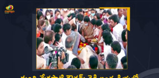 AP CM Jagan Mohan Reddy Attends The Funeral of Mekapati Gautam Reddy At Udayagiri, AP CM Jagan Mohan Reddy Attends The Funeral of Mekapati Gautam Reddy, AP CM Jagan Mohan Reddy, AP CM YS Jagan, AP CM YS Jagan Mohan Reddy, Andhra Pradesh Mekapati Goutham Reddy's Funeral Procession Begins From Nellore Last Rites At 11:30 AM, Mekapati Goutham Reddy's Funeral Procession Begins From Nellore Last Rites At 11:30 AM, Mekapati Goutham Reddy's Last Rites At 11:30 AM, AP Minister Mekapati Goutham Reddy's Funeral procession At Udayagiri, AP Minister Mekapati Goutham Reddy's Funeral procession, Mekapati Goutham Reddy's Final Rites At Udayagiri, Mekapati Goutham Reddy's Final Rites, Mekapati Goutham Reddy's Funeral procession At Udayagiri, Goutham Reddy's Funeral procession At Udayagiri, Mekapati Goutham Reddy's Funeral To Be Held with State Honours At Udayagiri, Mekapati Goutham Reddy Funeral, Funeral, Minister Mekapati Goutham Reddy, Minister Mekapati Goutham Reddy Demise, Andhra minister Goutham Reddy passes away at 50, Andhra Minister Mekapati Gautham Reddy, Andhra Pradesh IT Minister Mekapati Goutham, Andhra Pradesh minister Mekapati Goutham Reddy, Andhra Pradesh minister Mekapati Goutham Reddy dies, AP Industries Minister Mekapati Gautham Reddy succumbs, AP IT Minister Mekapati Goutham Reddy, AP IT Minister Mekapati Goutham Reddy Dies, AP Minister Gautham Reddy Passed Away, AP Minister Mekapati Goutham Passes Away Due To Heart Attack, AP Minister Mekapti Goutham Reddy Passed Away, AP Minister Mekapti Goutham Reddy Passed Away with Heart Attack, Andhra Pradesh, Mango News, Mango News Telugu,