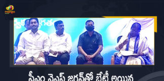 ఏపీ చేరుకున్న ఎన్డీయే రాష్ట్రపతి అభ్యర్థి ద్రౌపది ముర్ము.. సీఎం జగన్ సహా వైఎస్సార్సీపీ ఎంపీలు, ఎమ్మెల్యేతో భేటీ AP NDA Presidential Candidate Draupadi Murmu Meets YSRCP MPs and MLAs Along with CM YS Jagan, NDA Presidential Candidate Draupadi Murmu Meets YSRCP MPs and MLAs Along with CM YS Jagan, Draupadi Murmu Meets YSRCP MPs and MLAs Along with CM YS Jagan, Draupadi Murmu Meets CM YS Jagan, Draupadi Murmu Meets YSRCP MPs, Draupadi Murmu Meets YSRCP MLAs, AP NDA Presidential Candidate Draupadi Murmu, Presidential poll 2022, 2022 Presidential poll, Presidential poll, NDA Presidential Candidate Draupadi Murmu, BJP-led NDA Candidate Draupadi Murmu, NDA Candidate Draupadi Murmu, NDA Presidential Candidate, BJP-led NDA Candidate, Draupadi Murmu, Draupadi Murmu AP Tour, Draupadi Murmu AP Tour News, Draupadi Murmu AP Tour Latest News, Draupadi Murmu AP Tour Latest Updates, Draupadi Murmu AP Tour Live Updates, Mango News, Mango News Telugu,