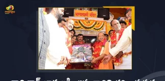 Hyderabad UP CM Yogi Adityanath Visits Bhagyalaxmi Temple at Charminar, UP CM Yogi Adityanath Visits Bhagyalaxmi Temple at Charminar, CM Yogi Adityanath Visits Bhagyalaxmi Temple at Charminar, Yogi Adityanath Visits Bhagyalaxmi Temple at Charminar, Bhagyalaxmi Temple at Charminar, Charminar Bhagyalaxmi Temple, Bhagyalaxmi Temple, Uttar Pradesh Chief Minister Yogi Adityanath Visits Bhagyalaxmi Temple at Charminar, UP CM Yogi Adityanath, Uttar Pradesh Chief Minister Yogi Adityanath, Chief Minister Yogi Adityanath, Uttar Pradesh Chief Minister, Yogi Adityanath, Charminar Bhagyalaxmi Temple News, Charminar Bhagyalaxmi Temple Latest News, Charminar Bhagyalaxmi Temple Latest Updates, Charminar Bhagyalaxmi Temple Live Updates, Mango News, Mango News Telugu,