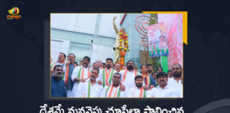 TPCC Chief Revanth Reddy and Other Congress Leaders Pays Tribute To YSR Statue at Panjagutta Hyderabad, Revanth Reddy and Other Congress Leaders Pays Tribute To YSR Statue at Panjagutta Hyderabad, Tribute To YSR Statue at Panjagutta Hyderabad, Congress Leaders Pays Tribute To YSR Statue at Panjagutta Hyderabad, TPCC Chief Pays Tribute To YSR Statue at Panjagutta Hyderabad, TPCC Chief Revanth Reddy Pays Tribute To YSR Statue at Panjagutta Hyderabad, Panjagutta Hyderabad, Tribute To YSR, YSR Tribute, Congress Leaders, TPCC Chief Revanth Reddy, Telangana Pradesh Congress Committee Chief Revanth Reddy, Telangana Pradesh Congress Committee, Revanth Reddy, Telangana Congress Party demands YSR memorial in Hyderabad, YSR memorial in Hyderabad, Telangana Pradesh Congress Committee President Revanth Reddy Pays Homage to YSR Statue in Panjagutta Hyderabad, Telangana Congress Leaders Tribute To YSR News, Telangana Congress Leaders Tribute To YSR Latest News, Telangana Congress Leaders Tribute To YSR Latest Updates, Telangana Congress Leaders Tribute To YSR Live Updates, Mango News, Mango News Telugu,