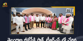 Four BJP GHMC Corporators Join in TRS in the Presence of TRS Working president KTR, BJP GHMC Corporators Join in TRS in the Presence of TRS Working president KTR, Four BJP GHMC Corporators Join in TRS, TRS Working president KTR, BJP GHMC Corporators, Four BJP GHMC Corporators, TRS Working president KTR inducts four BJP corporators, four BJP corporators, 4 Hyderabad BJP corporators switch to TRS, Four BJP corporators in GHMC along with the BJP floor leader in Tandur municipality joined the ruling TRS, BJP floor leader in Tandur, Tandur BJP floor leader joined the ruling TRS in the presence of TRS Working President KTR, Bharatiya Janata Party GHMC Corporators, GHMC BJP corporators switch to TRS News, GHMC BJP corporators switch to TRS Latest News, GHMC BJP corporators switch to TRS Latest Updates, GHMC BJP corporators switch to TRS Live Updates, Mango News, Mango News Telugu,