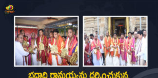 Several Khammam TRS Leaders Visited Bhadradri Sri Rama Temple Today, Khammam TRS Leaders Visited Bhadradri Sri Rama Temple Today, TRS Leaders Visited Bhadradri Sri Rama Temple Today, Bhadradri Sri Rama Temple, Latest News on Bhadradri Sri Rama Temple, Khammam TRS Leaders, TRS Leaders, Bhadradri, Mango News, Mango News Telugu,