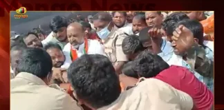 BJP Telangana President Bandi Sanjay Detained By Police at Jangaon, Bandi Sanjay Detained By Police at Jangaon, Telangana BJP State President Bandi Sanjay Detained By Police at Jangaon, Bandi Sanjay Kumar Detained By Police, Jangaon, Bandi Sanjay Kumar Arrested, BJP Telangana President Bandi Sanjay Kumar, Bandi Sanjay Kumar, BJP Telangana President, Bandi Sanjay Kumar Arrest News, Bandi Sanjay Kumar Arrest Latest News And Updates, Bandi Sanjay Kumar Arrest Live Updates, Mango News, Mango News Telugu,