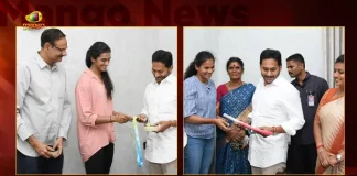 Star Shuttler PV Sindhu Hockey Player Rajani Meets AP CM YS Jagan, Hockey Player Rajani Meets AP CM YS Jagan, Star Shuttler PV Sindhu Meets AP CM YS Jagan, Hockey Player Rajani, Star Shuttler PV Sindhu, AP CM YS Jagan Mohan Reddy, AP CM YS Jagan, CommonWealth Games winners PV Sindhu And Rajani, PV Sindhu And Rajani, Star Shuttler PV Sindhu News, Star Shuttler PV Sindhu Latest News And Updates, Star Shuttler PV Sindhu Live Updates, Mango News, Mango News Telugu,