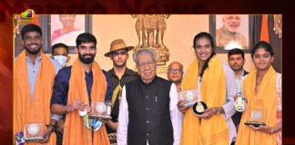 AP Governor Biswa Bhusan Harichandan Felicitated Sportspersons from AP who have Won Medals in International Games, Governor Biswa Bhusan Harichandan Felicitated AP Sportspersons , AP Governor Biswa Bhusan Harichandan, AP Sportspersons Won Goldmedals, Biswa Bhusan Harichandan Latest News And Updates, AP Governor Felicitated Sportspersons, AP Governor , Mango News, Mango News Telugu, AP Governor Biswa Bhusan Harichandan, Andhra Pradesh Latest News