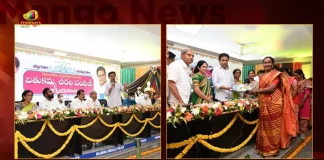 Minister KTR Distributes Bathukamma Sarees at Sircilla, Govt To Distribute 1.18 Crore Bathukamma Sarees, Telangana Govt Readies More than 1 Cr Bathukamma Sarees, Bathukamma Sarees Distribution, Bathukamma Sarees, Mango News, Mango News Telugu, Telangana Govt Bathukamma Sarees, Telangana Govt Bathukamma Sarees Distribution, Bathukamma Celebration, Telangana Bathukamma Celebration, Telangana Govt Bathukamma Sarees Distribution, Bathukamma Latest News And Updates, Telangana Govt News And Live Updates
