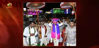 Tirumala Srivari Brahmotsavalu CM YS Jagan Offers Silk Clothes to Lord Sri Venkateswara at Tirumala, CM YS Jagan Offers Clothes to Lord Sri Venkateswara, YS Jagan Offers Clothes At Tirumala, Tirumala Srivari Brahmotsavalu, Tirumala Srivari Brahmotsavalu, TTD Brahmotsavalu, Srivari Brahmotsavalu, Tirumala Brahmotsavalu, AP CM YS Jagan Mohan Reddy , Mango News, Mango News Telugu, TTD, Tirumala Tirupati Devasthanam, TTD Latest News And Updates, Tirupati Brahmotsavalu, Brahmotsavalu