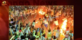 AP Dozens of People Injured in Bunni Utsavam During Dussehra Festival at Devaragattu Kurnool, Kurnool Devaragattu, Devaragattu Dussehra Festival, Bunni Utsavam, People Injured in Bunni Utsavam, AP Dozens of People Injured in Bunni Utsavam, Mango News, Mango News Telugu, Dussehra Festival Celebrtions, Dussehra Festival News And Live Updates, Dussehra Celebrtions, Kurnool Bunni Utsavam, Bunni Utsavam Latest News And Updates