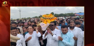 Fro Srinivasa Rao Last Rite Performed With State Honours In Khammam Ministers Puvvada Ajay Indrakaran Reddy Attends,Fro Srinivasa Rao Last Rites, Official Government Decorations, Ministers Puvwada Ajay, Minister Indrakaran Reddy Attended,Mango News,Mango News Telugu,Cm Kcr Shocked By Death Of Forest Range Officer,Forest Range Officer Srinivasa Rao,Srinivasa Rao,Announces Exgratia Rs.50 Lakhs,Fro Death,Kcr Announces An Ex-Gratia,Tjfoa Condemns Attack On Forest Ranger,Telangana Forest Ranger Srinivasa Rao,Telangana Forest Ranger,Telangana Forest Ranger Death,Telangana Forest Ranger Latest News And Updates,Telangana Cm Kcr