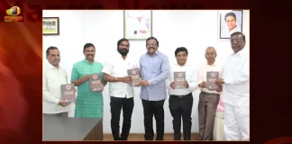 Minister Srinivas Goud Juluri Gowri Shankar Launches The Book Called Telangana Comprehensive Literary History,Minister Srinivas Goud,Juluru Gauri Shankar,Launched The Book ,Telangana Comprehensive Literary History,Mango News,Mango News Telugu,Telangna Congress Party, Telangna Bjp Party, Ysrtp,Trs Party, Brs Party, Telangana Latest News And Updates,Telangana Politics, Telangana Political News And Updates,Minister Koppula Eshwar