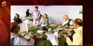 PM Modi Shares Table With Rajya Sabha Chairman Jagdeep Dhankar and Kharge at Special Millet Lunch in Parliament,PM Modi Shares Table,Rajya Sabha Chairman Jagdeep Dhankar,Congress Leader Mallikarjun Kharge,Special Millet Lunch in Parliament,Mango News,Mango News Telugu,Indian Prime Minister Narendra Modi,PM Modi Latest News and Updates,Parliment Sessions,Indian Parliment Session,Parliment Session Latest News and Updates,Pariliment Sessions 2022,Indian Parliment Sessions