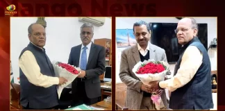 Telangana CS Somesh Kumar Meets Union Defence Secretary A Giridhar in New Delhi,Telangana CS Somesh Kumar,Union Defence Secretary A Giridhar,Somesh Kumar Meets A Giridhar,Mango News,Mango News Telugu,Giridhar Aramane,Defence Secretary Of India 2022,Secretary Of Defence India,Ajay Kumar Defence Secretary,Secretary Defence Production,Giridhar Aramane Wikipedia,Defence Secretary Of India List,Home Secretary Of India,Ajay Kumar, Defence Secretary,Union Defence Secretary,Giridhar Aramane Secretary Dpiit,Union Defence Minister,Union Defence Minister Of India
