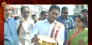 AP CM YS Jagan Participates Sankranti Celebrations Along with Family at Tadepalli, Sankranti Celebrations at Tadepalli, AP CM YS Jagan Participates Sankranti Celebrations Along with Family, AP CM YS Jagan Mohan Reddy, Sankranti Celebrations 2023, 2023 Sankranti Celebrations, Sankranti Celebrations, Tadepalli Sankranti Celebrations, Mango News, Mango News Telugu