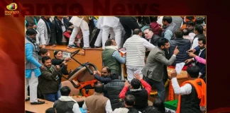 Delhi Mayor Elections AAP and BJP Councillors Clash with Each Other at Civic Centre,Delhi Mayor Elections,Delhi Elections AAP,Delhi Elections BJP,Civic Centre,Mango News,Mango News Telugu,Delhi Municipal Corporation Election,MCD Election,MCD Election Latest News and Updates,Election Comission Delhi,Delhi Election Comission,MCD Election 2022,Delhi MCD Poll 2022,Delhi MCD Poll Live Update,Delhi MCD Poll Result Date,Delhi Municipal Election Results-2022,Delhi Municipal Election Results,Delhi Municipal Election Results 2022,Aam Aadmi Party lead over BJP,Aam Aadmi Party,BJP