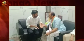 T-Congress Senior Leader MP Komatireddy Enters Gandhi Bhavan After One Year Meets TPCC Chief Revanth Reddy,T-Congress Senior Leader, MP Komatireddy Enters Gandhi Bhavan After One Year, Meets TPCC Chief Revanth Reddy,Mango News,Mango News Telugu,CM KCR News And Live Updates, Telangna Congress Party, Telangna BJP Party, YSRTP,TRS Party, BRS Party, Telangana Latest News And Updates,Telangana Politics, Telangana Political News And Updates