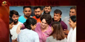 Congress Leader Priyanka Gandhi Vadra Meets The Wrestlers Protesting Against WFI Chief at Jantar Mantar Delhi,Congress Leader Priyanka Gandhi Vadra,Priyanka Gandhi Vadra Meets The Wrestlers,Wrestlers Protesting Against WFI Chief,Wrestlers Protesting at Jantar Mantar Delhi,Mango News,Mango News Telugu,Congress Leader Priyanka Gandhi Latest News,Priyanka Gandhi joins protesting wrestlers,Congress Leader Priyanka Gandhi Latest Updates,Congress Leader Priyanka Gandhi Live News,Congress Leader Priyanka Gandhi News Today,Congress Leader Priyanka Gandhi