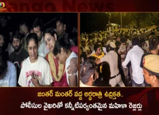 జంతర్ మంతర్ వద్ద అర్ధరాత్రి ఉద్రిక్తత.. పోలీసుల వైఖరితో కన్నీటిపర్యంతమైన మహిళా రెజ్లర్లు Delhis Jantar Mantar High Tension Prevails After Scuffle Beaks Out Between Protesting Wrestlers and Police Personnel,Delhi Police Security Intensified,Ruckus Between Wrestlers And Police,Police Security Intensified At Jantar Mantar,Ruckus Between Wrestlers And Police At Jantar Mantar,Mango News,Mango News Telugu,Ruckus at Jantar Mantar,Wrestlers Protest Ruckus,Delhi Police Clash With Protesting Wrestlers,Heavy ruckus at Jantar Mantar,Huge ruckus at Jantar Mantar,Jantar Mantar Latest News,Delhi Latest News And Updates,Jantar Mantar Delhi