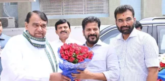 BRS Leader Pocharam Srinivas Reddy Joined Congress,Pocharam Srinivas Reddy Joined Congress,BRS Leader Joined Congress,Pocharam Srinivas Reddy,Former Speaker Joined Congress,Pocharam Srinivas Reddy fourth BRS MLA To Switch to Congress,BRS MLA,Congress,BRS Leader,Telangana Politics,Political News,Hyderabad,Telanagana,Mango News,Mango News Telugu,Revanth Reddy,Telangana