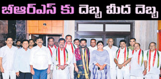 Six BRS MLCs Joined Congress On Thursday Night,BRS MLCs Joined Congress On Thursday Night,Six BRS MLCs Joined Congress,Six BRS MLC,Congress,BRS MLCs,BRS,Revanth Reddy,Telangana politics,telangana live updates,KCR,Telangana,Mango News, Mango News Telugu